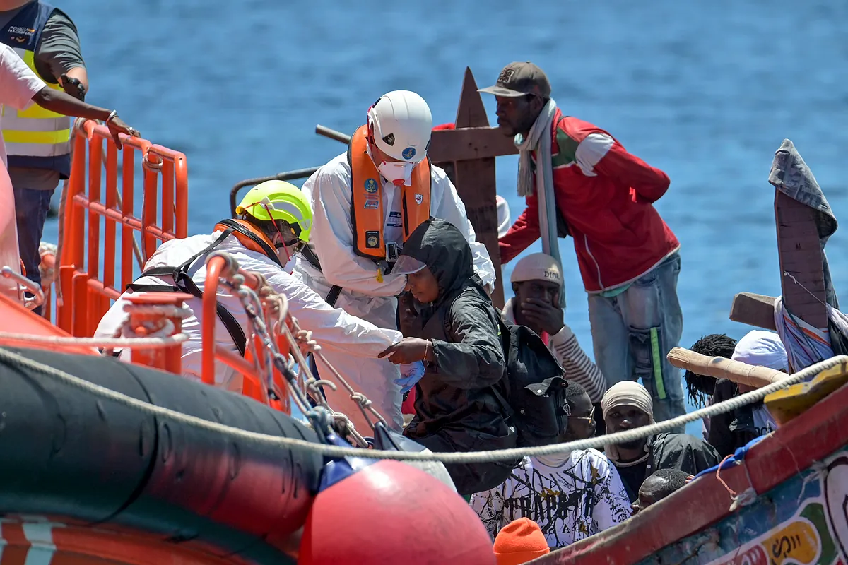 Imagen para: El juez de El Hierro ordena la devolución de 85 migrantes senegaleses tras su llegada en cayuco