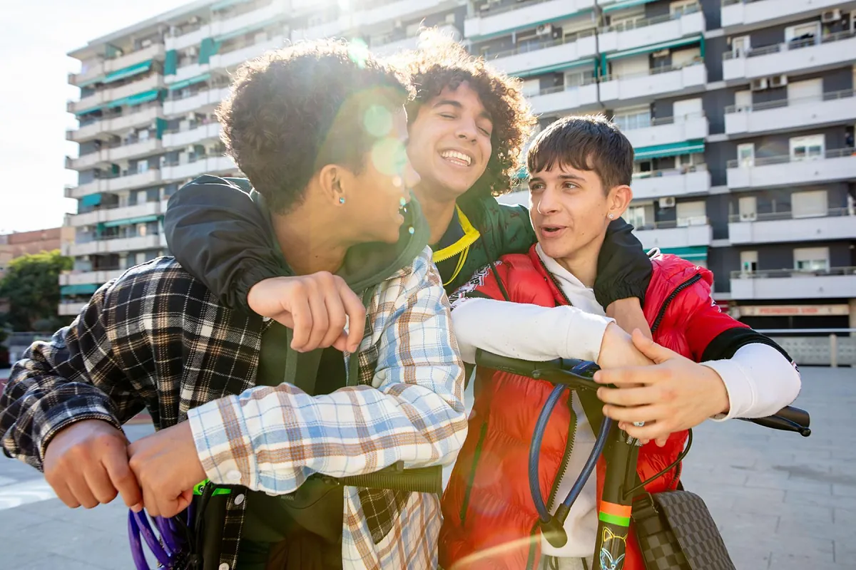 Imagen para: Hermanos: Un Retrato Íntimo de la Adolescencia y la Clase Social en el Cine Actual