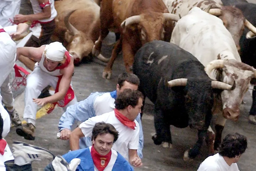 Imagen para: Pamplona celebra 20 años de seguridad en los encierros con antideslizante