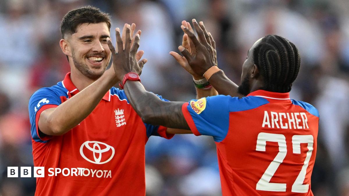 Imagen para: Inglaterra inflige una derrota récord a India en el tercer T20
