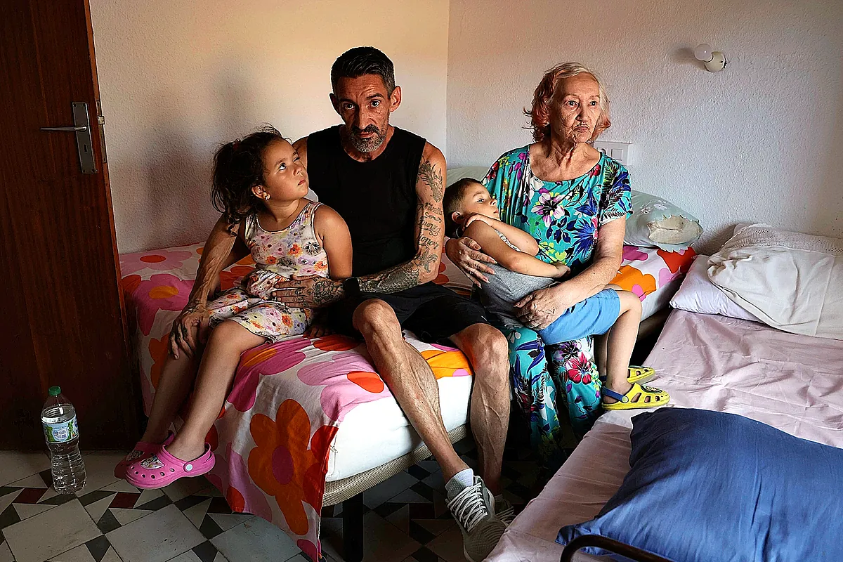 Evacuados de sus casas por el incendio de Los Gallardos: historias de desolación y resiliencia