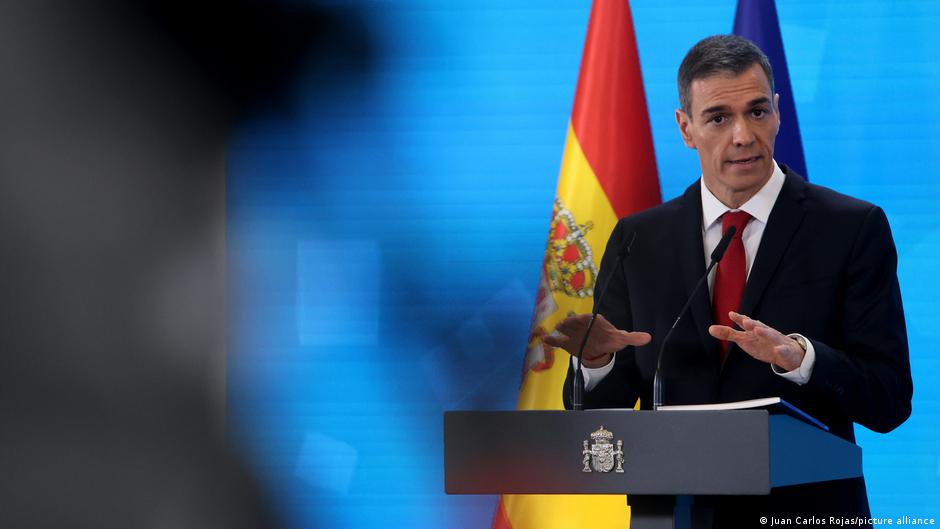 Imagen para: Sánchez califica de 'xenófobas' las palabras de Rajoy sobre la selección francesa