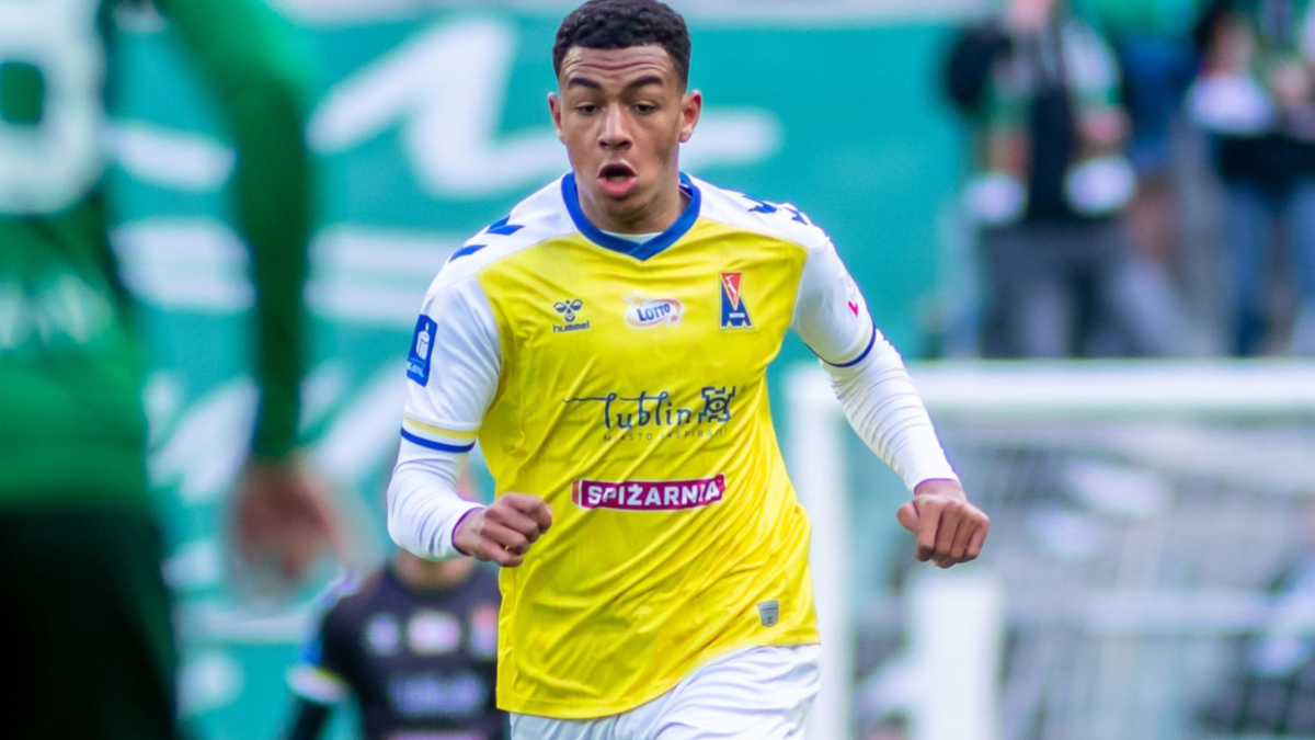 Imagen para: Bright Ede, tercer fichaje del Deportivo A Coruña: el joven talento que refuerza la defensa