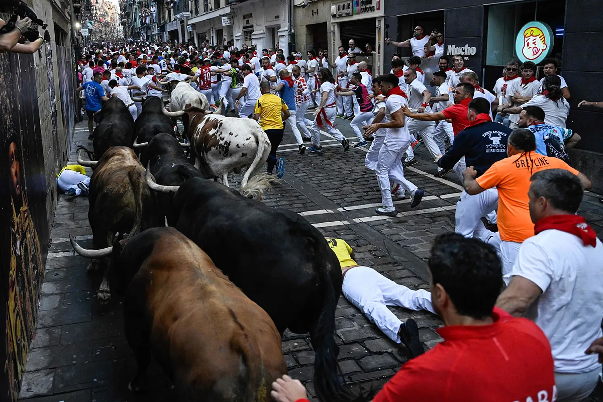 Imagen para: La policía identifica a un corredor extranjero con gafas de vídeo en el segundo encierro de San Fermín