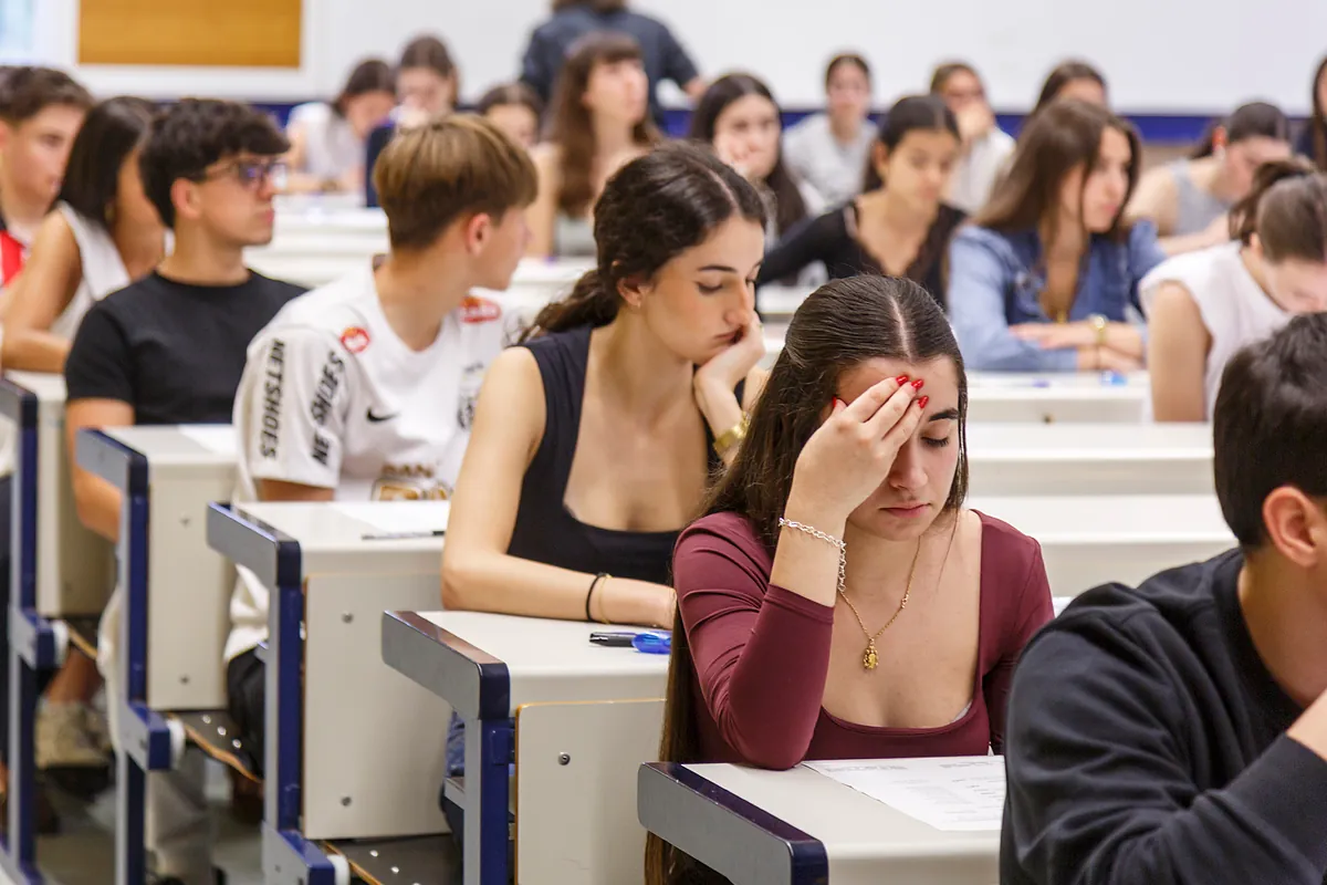 Imagen para: El Gobierno convoca con seis años de retraso los premios de fin de carrera: Implicaciones para graduados desde 2020