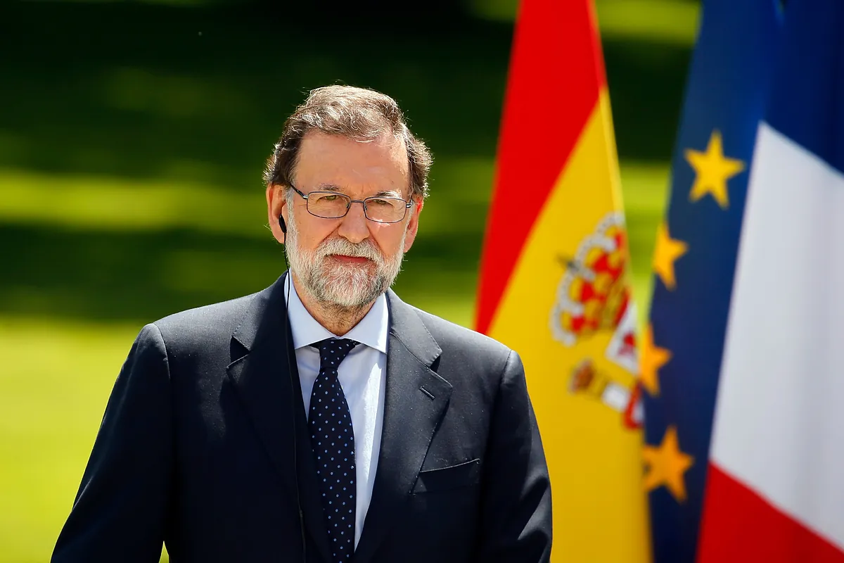 Rajoy critica al Gobierno por distraer la atención con la selección francesa
