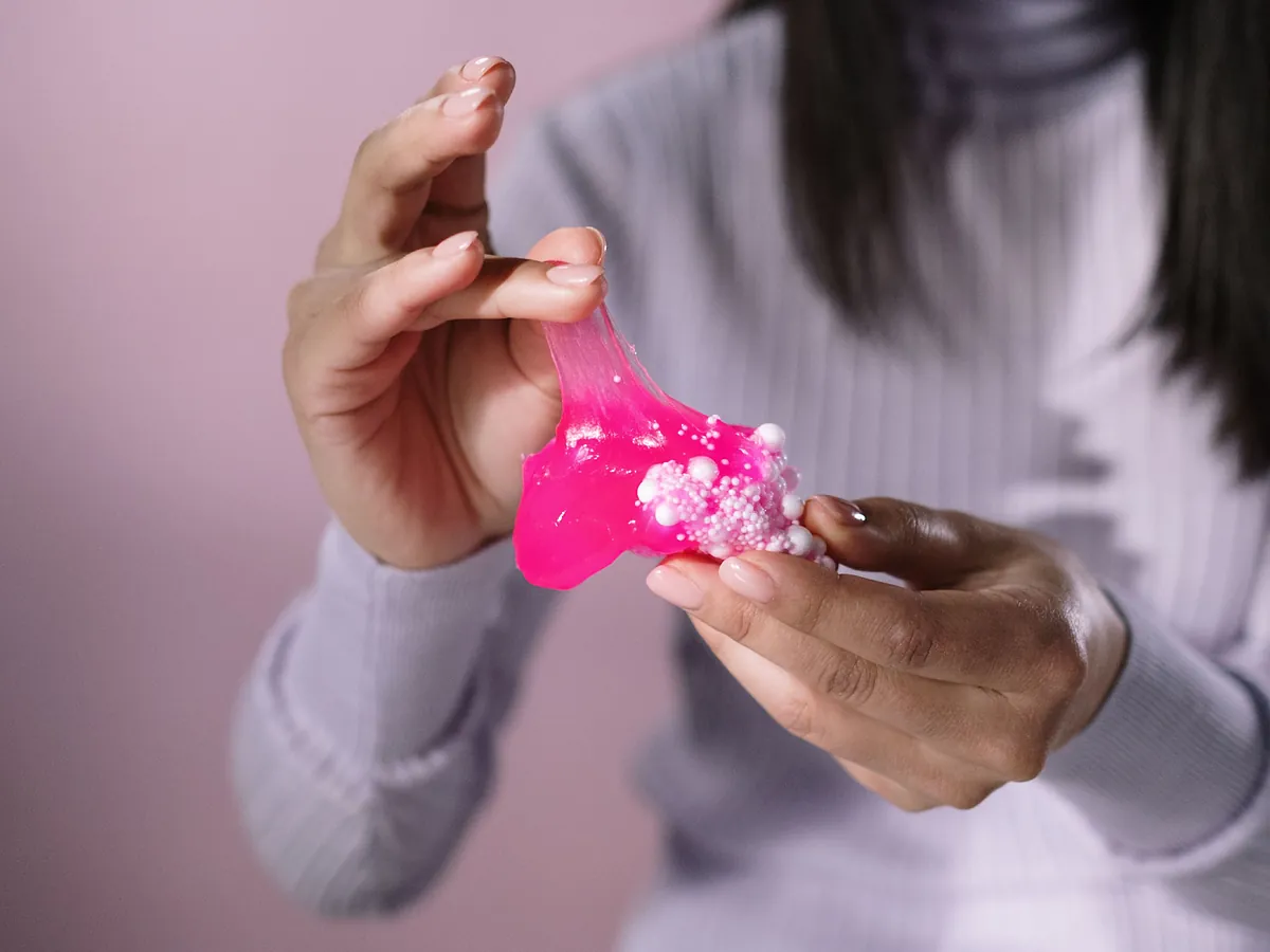 Cómo hacer slime con solo 2 ingredientes: actividad divertida para el verano con los niños