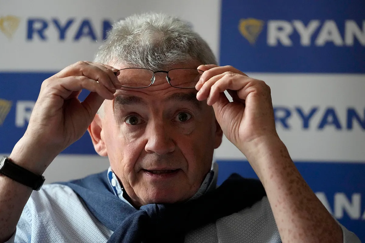 La investigación de la ventanilla rota en vuelo contradice a Ryanair: problemas de antigüedad y mantenimiento